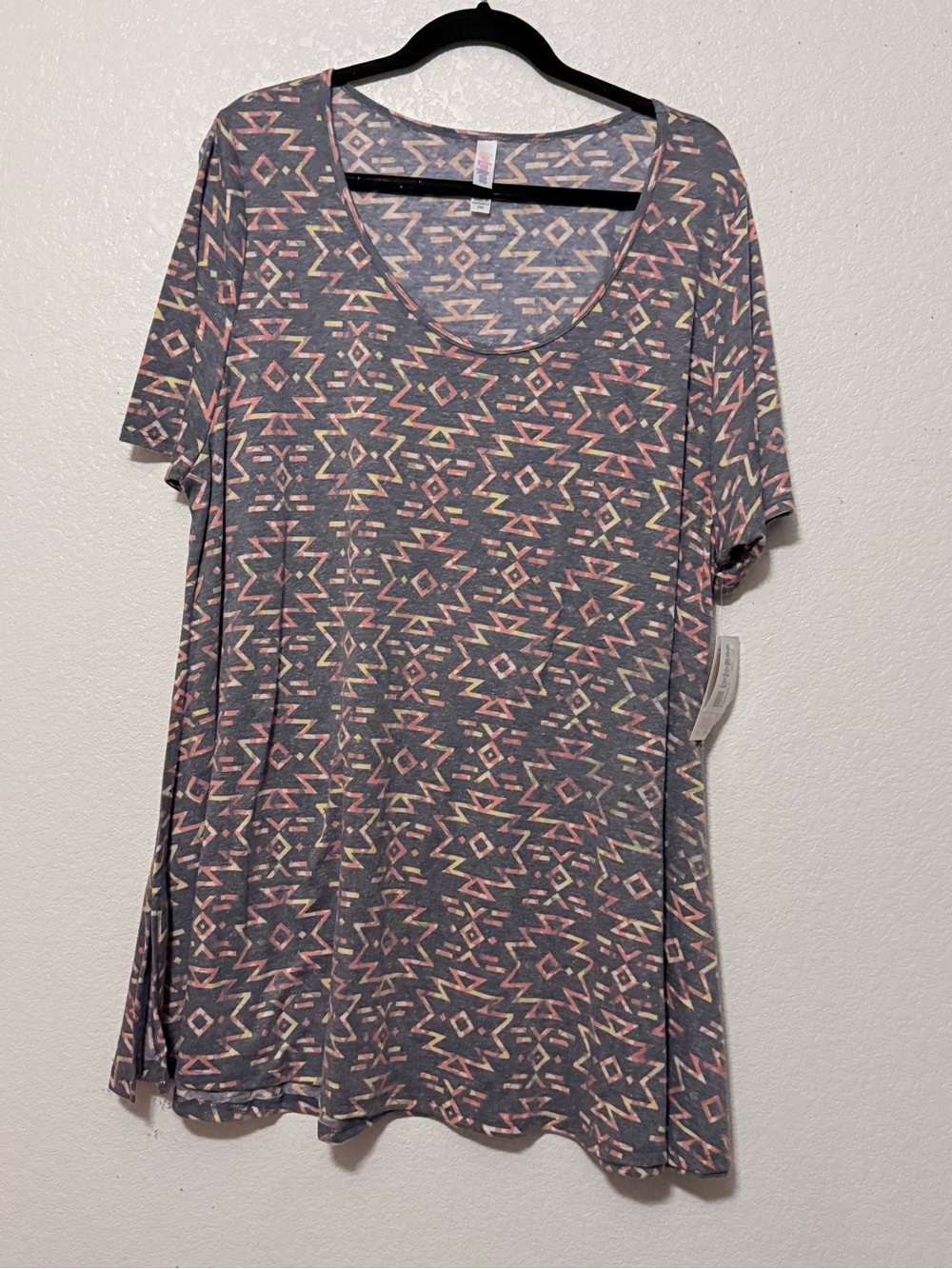 LuLaRoe Gray Tunic with Pink & Cream Aztec Print 0318